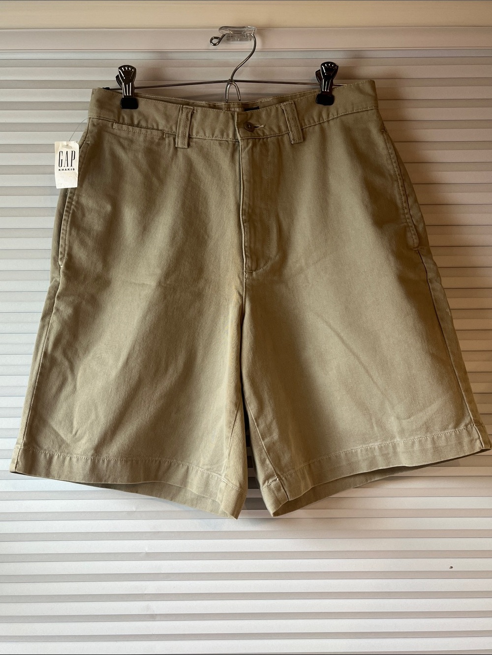 NWT Gap Men’s Relaxed Fit Khaki Shorts